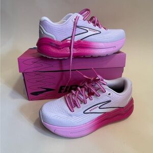 Women's size 7 Ghost Max 2 Running Shoe